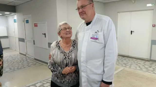 Врачи Копейской клинической больницы спасли 74-летнюю женщину с крупной опухолью мозга