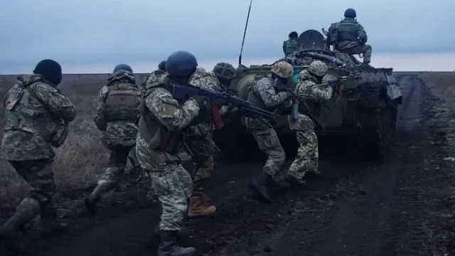 "МК": Штурмовые подразделения ЧВК "Вагнер" приближаются к автодороге Артемовск – Часов Яр