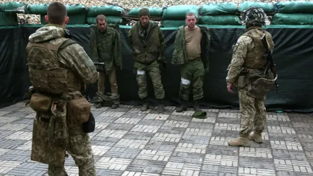 СК: Российскому военнослужащему в украинском плену вырезали на груди скандинавский символ