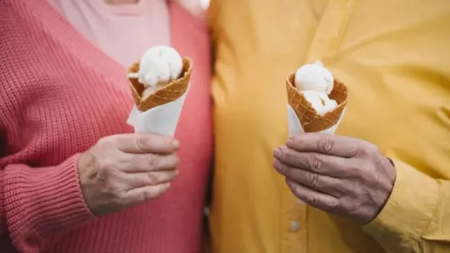 Гастроэнтеролог Машарова: мороженое ухудшает память, работу сердца и сосудов у пожилых людей