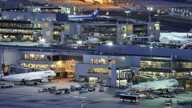 «360»: Появились кадры затопленного аэропорта Францкфурта в ФРГ