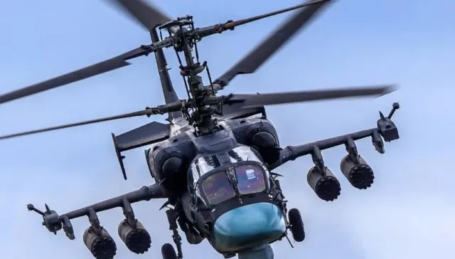 Rusvesna показала кадры уничтожения бронетехники ВСУ с вертолета группировки "О" в зоне СВО