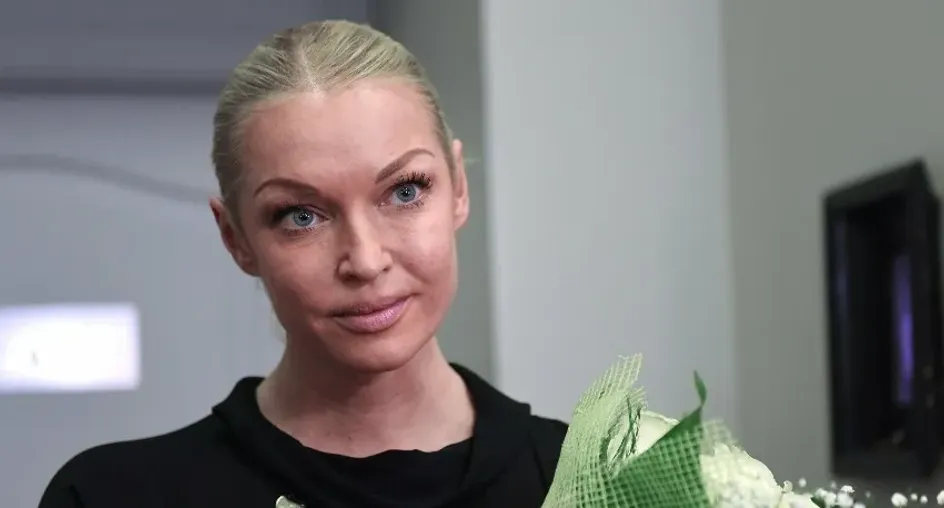 Соседка Насти Волочковой обратилась в суд, чтобы запретить ей ходить по участку без одежды