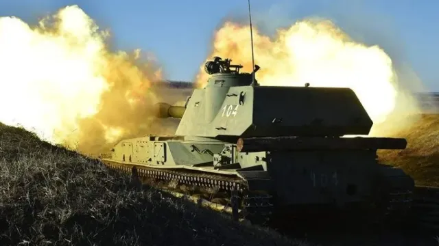 На дистанции в 9,5 км российский танк Т-80 поразил БМП Bradley ВСУ под Купянском