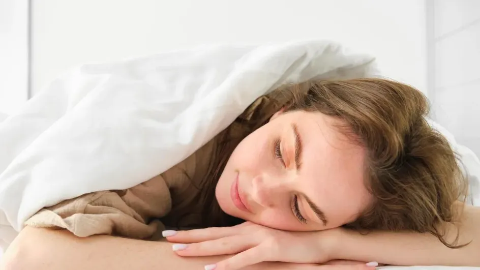 Биолог объяснил, что делает мозг во время сна