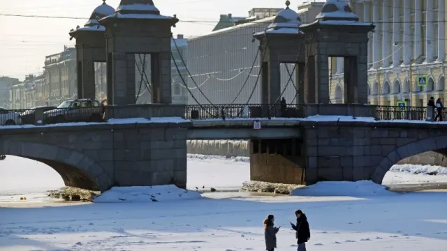 Пьяные фигуристы из Ледового театра провалились под лед Фонтанки в Питере