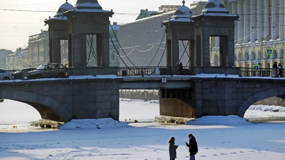 Пьяные фигуристы из Ледового театра провалились под лед Фонтанки в Питере