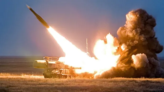 РВ: Армия России нанесла мощнейший удар по транспортному узлу ВСУ: ракеты и снаряды рвутся в...