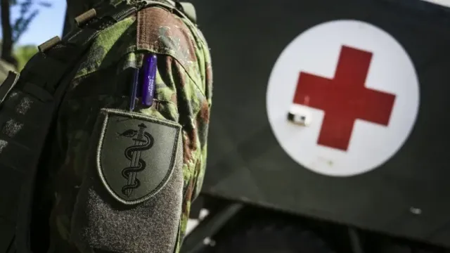 Военный врач рассказал, что ВСУ применяют боеприпасы с опасными поражающими элементами
