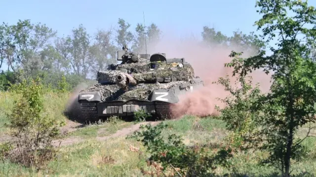 РВ: Танкисты 150-й мотострелковой дивизии уничтожают боевиков ВС Украины в Марьинке в ДНР