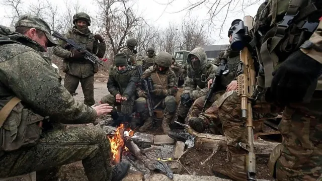 В Сеть выложены видеокадры молитвы российских воинов перед штурмом в Авдеевке