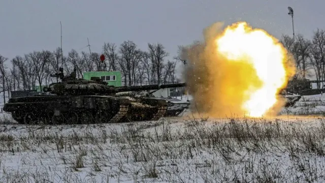 Rusvesna передала сильные кадры танкового боя глазами атакующего экипажа на Донбассе
