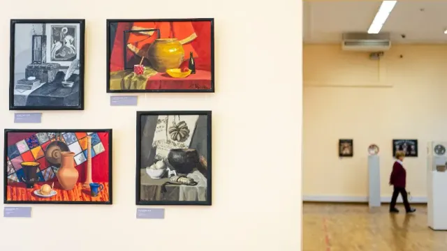 Дети Центра "Сириус" проводят художественную выставку в сочинском музее