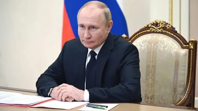 МК: Путин нашел возможность загнать Запад в недоумение, оставив Киеву 2 варианта