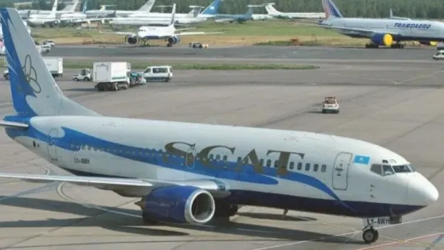 Пассажирский самолет застрял в Казахстане