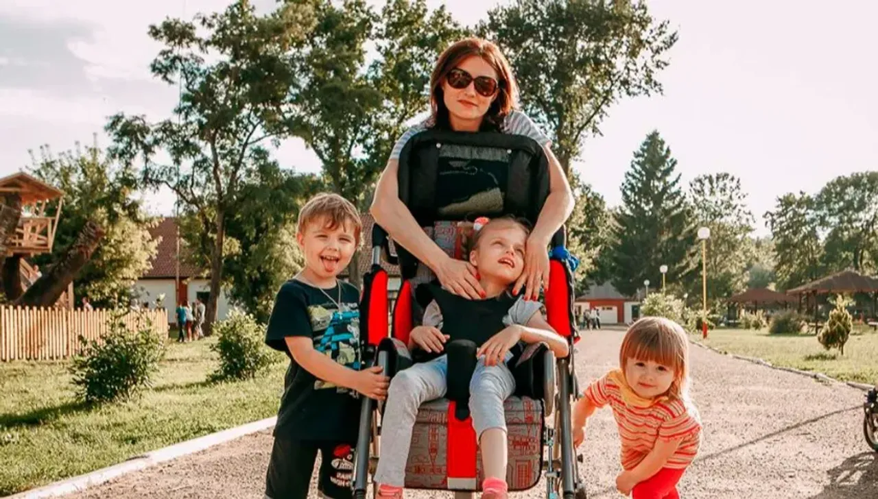 Родители детей инвалидов. Родители детей инвалидов. Семья с ребенком инвалидом. Семьи воспитывающие детей инвалидов. Родители детей инвалидов.