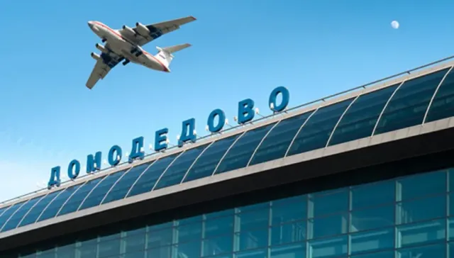 В Москве в аэропорту Домодедово неизвестные открыли огонь и похитили крупную сумму денег
