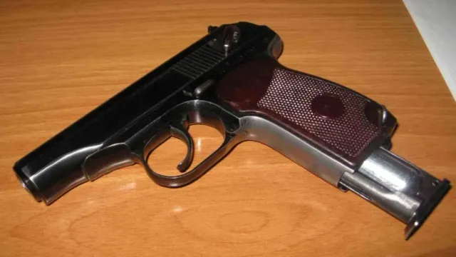 В Нижегородской области ребёнок принёс в школу пистолет и подбросил его однокласснику