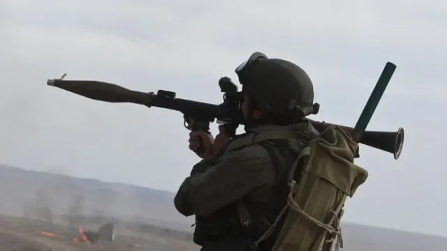Опубликовано видео боя со стрельбой в упор в окопах в ходе штурма ВС РФ позиций ВС Украины