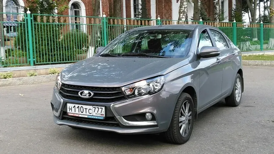 Автоэксперт Максим Кадаков рассказал о достоинствах Lada Vesta с вариатором