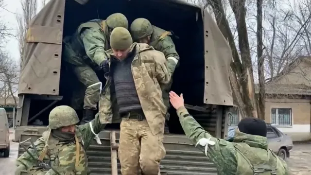 В Сети обнародовали видео, как взвод ВСУ капитулировал перед ВС России