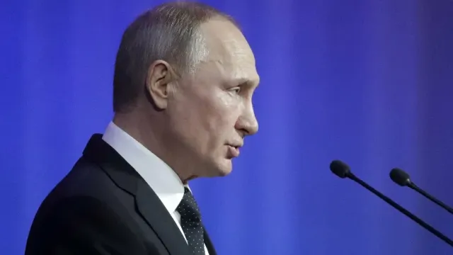 "МК" проинформировал, что президент России Владимир Путин перетянул одеяло Запада на себя