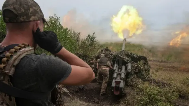 Раненый боец ВС Украины снял, как сослуживцы бросили его на поле боя