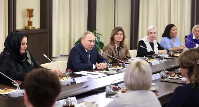 Донбасс с Россией должны были воссоединиться раньше, заявил Путин