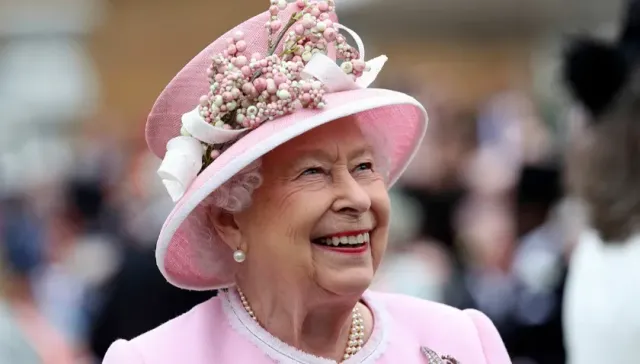 Британцы назвали ужасной шуточную фотографию Елизаветы II на сайте ВСУ
