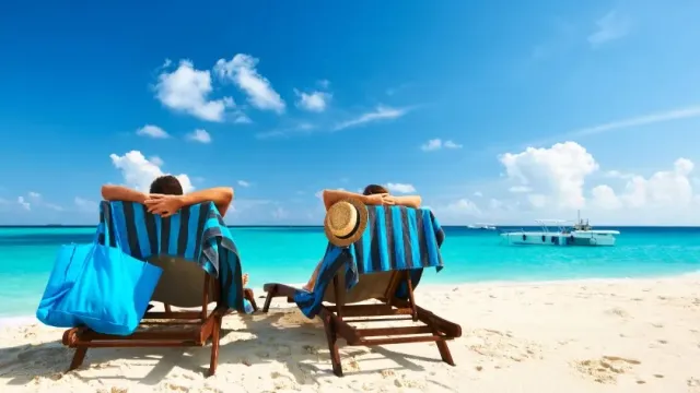 Опрос НАФИ: 51 процент россиян предпочитает пляжный отдых летом 2023 года