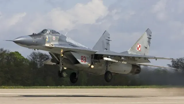 ВВС Польши подняли в воздух истребители после падения российских ракет