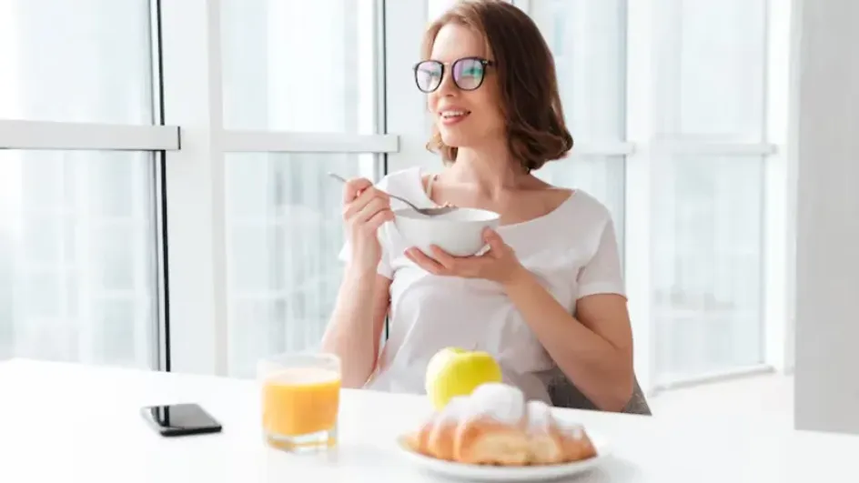 Врач рассказала, вредно ли есть один или два раза в сутки