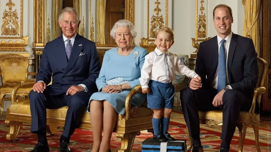 Кейт Миддлтон и принц Уильям с детьми переедут к заболевшей Елизавете II