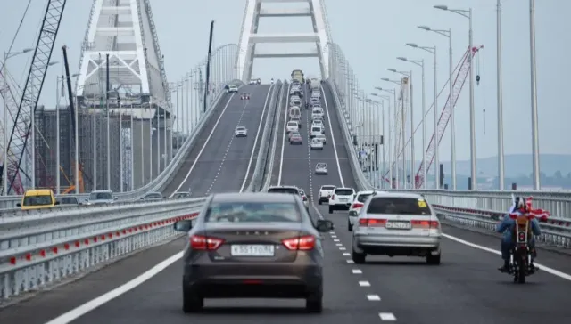Хуснуллин заявил о необходимости замены двух пролетов полотна ж/д части Крымского моста