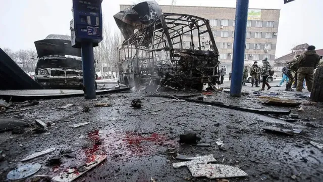Wargonzo показал последствия ударов украинских террористов по центру Донецка