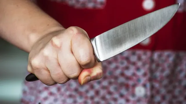 Женщина в Подмосковье ударила себя ножом, чтобы не пускать мужа на пьянку