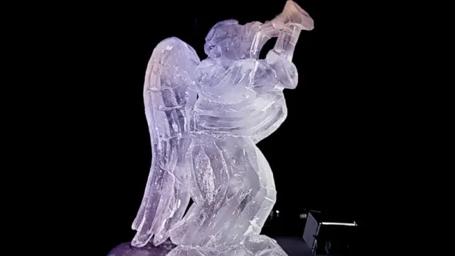 В Екатеринбурге скончался скульптор Андрей Зайцев, создававший фигуры изо льда