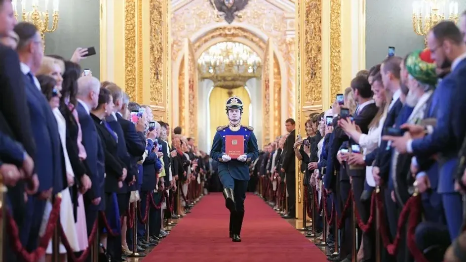 В Китае были удивлены поведением посла Франции на инаугурации Владимира Путина