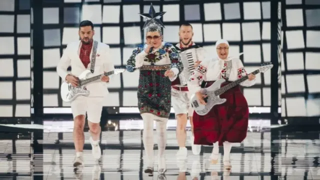 Верка Сердючка вышла на сцену «Евровидения» со скандальной песней Russia Goodbye