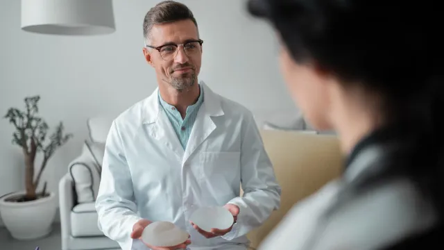 Стало известно, какие пластические операции чаще делают мужчины