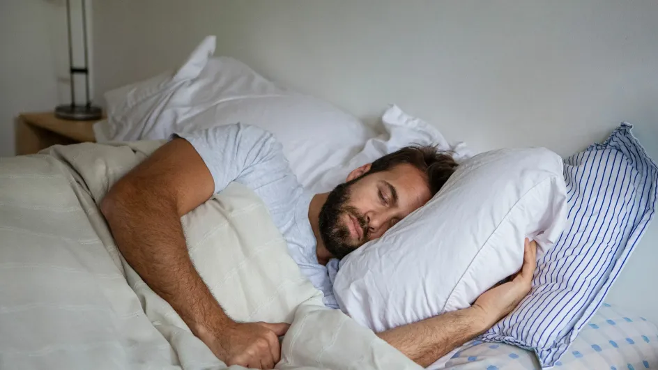 Врач рассказал, как улучшить сон всего за две недели