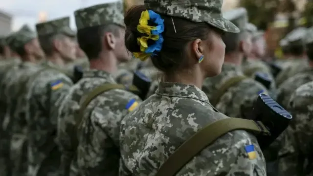 Политолог Журавлев решил указать на желание НАТО погубить всех украинок в бою