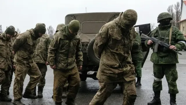 РВ: бойцы "Чёрной мамбы" ВС РФ захватили в плен солдат ВСУ в ходе наступления под Сватово
