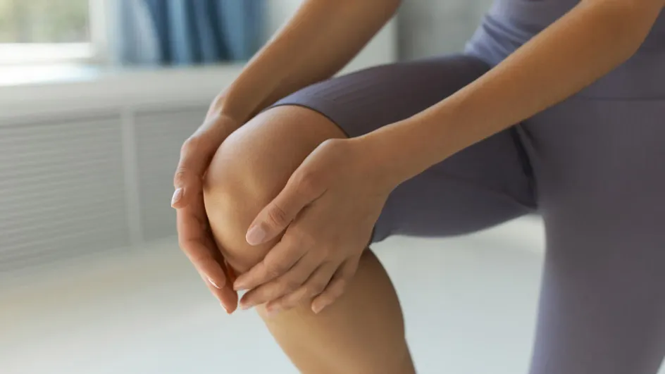 Врач объяснил, когда хруст в суставах может быть опасен