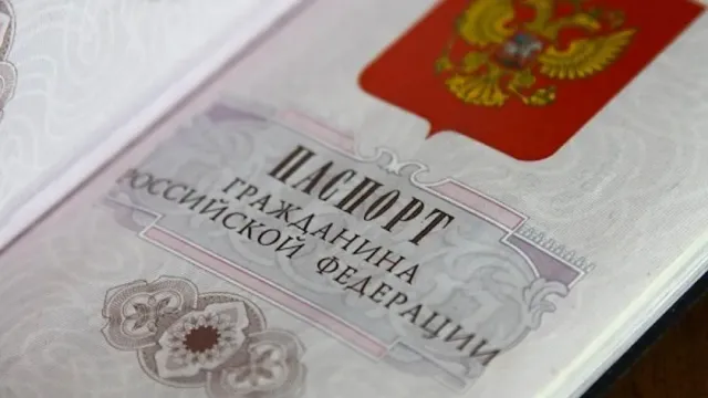 В Москве двух россиян впервые лишили гражданства за преступление