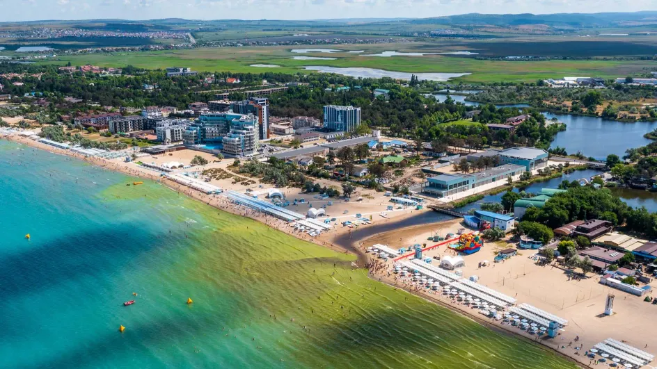 Россияне стали отказываться от отдыха в Анапе из-за водорослей Россияне стали отказываться от отдыха в Анапе из-за водорослей