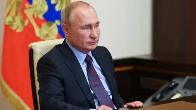 Владимир Путин: "Россия никому не хамит, но с волками жить - по-волчьи выть"