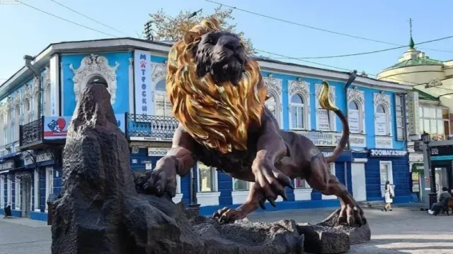 Жители Екатеринбурга заметили льва с золотыми яйцами на Челябинском тракте