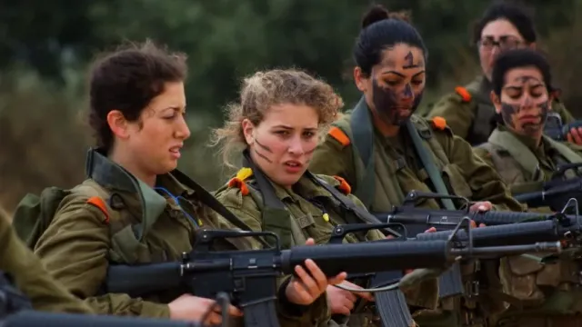 В Сети появилось видео отражения атак ХАМАС женщинами из Израиля
