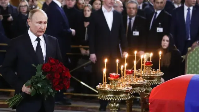 Владимир Путин в одиночестве простился с Владимиром Жириновским